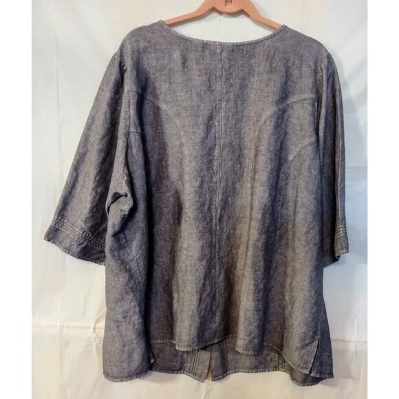 Avenue Women's Charcoal Button-Up Blouse - Picture 4 of 8